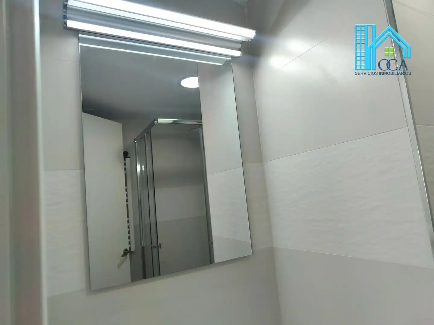 Baño de Piso en venta en Móstoles con Aire acondicionado, Jardín privado y Piscina comunitaria