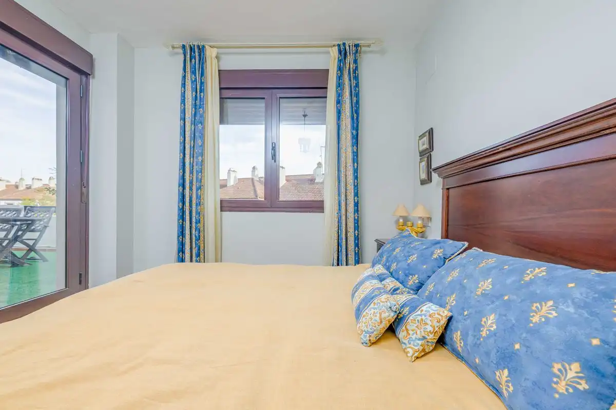 Habitación de Ático en venta en Guillena con Calefacción, Terraza y Trastero