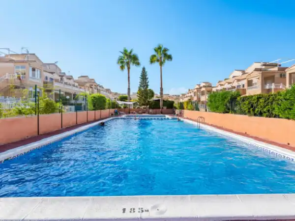 Casa aparellada amb terrassa en venda a Orihuela Costa, imagen 3