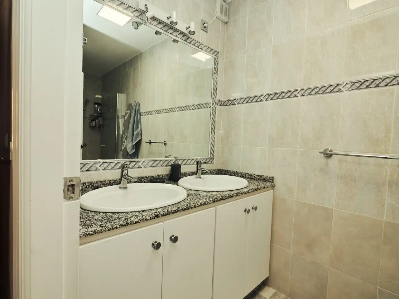 Baño de Casa adosada en venta en Orihuela con Aire acondicionado, Calefacción y Terraza