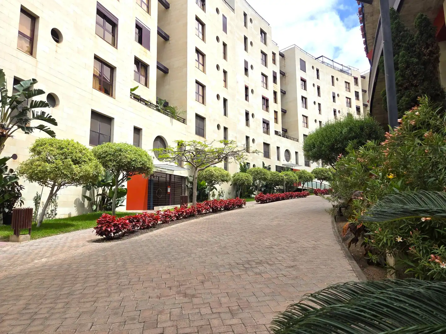 Außenansicht von Wohnung zur Miete in Las Palmas de Gran Canaria mit Privatgarten, Abstellraum und Möbliert