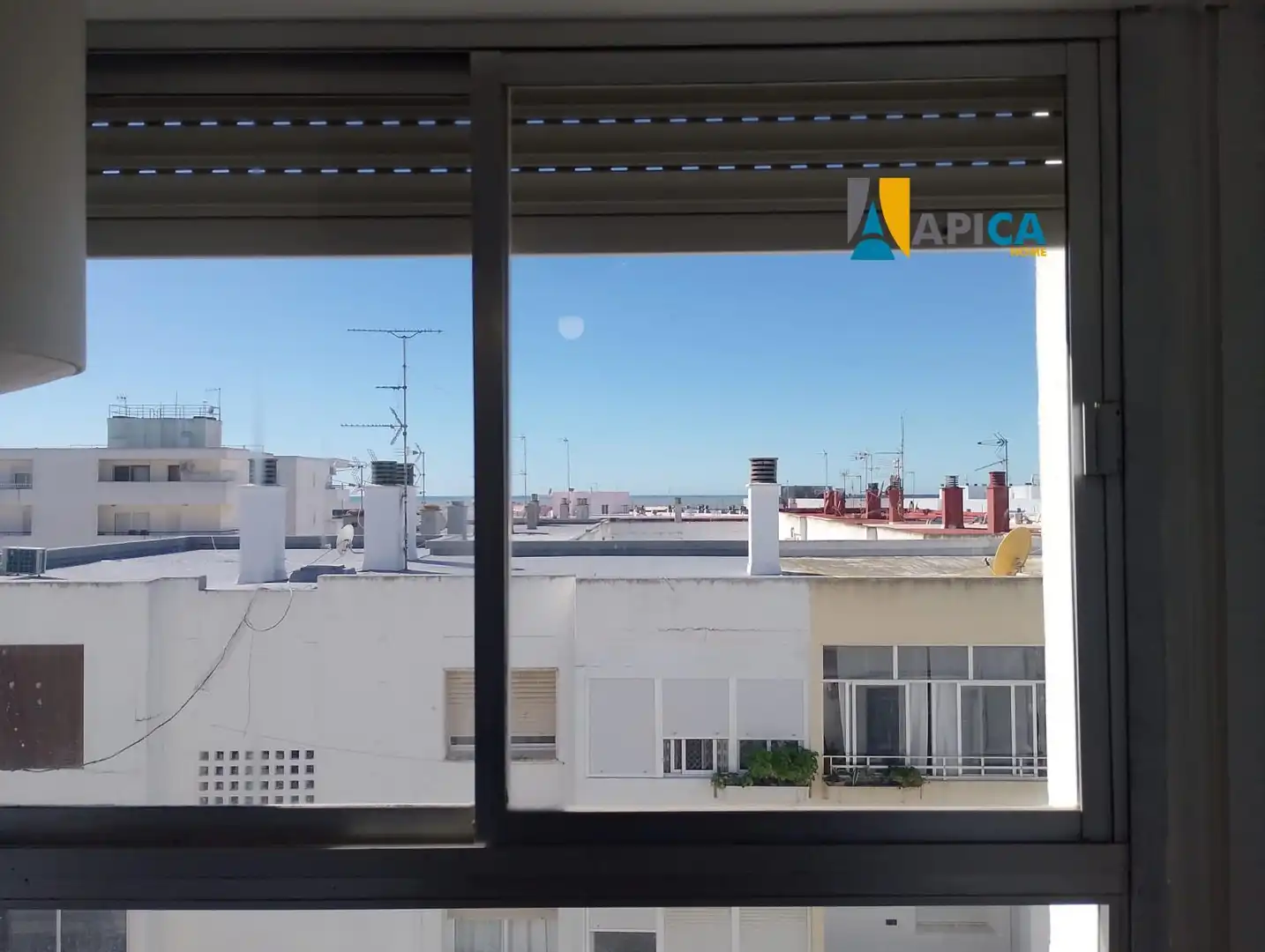 Außenansicht von Wohnung zum Verkauf in Barbate mit Terrasse, Abstellraum und Möbliert