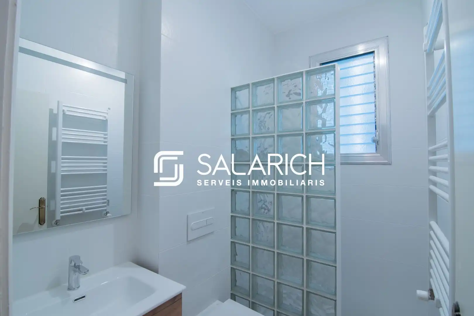 Baño de Piso en venta en Barcelona con Aire acondicionado, Calefacción y Terraza