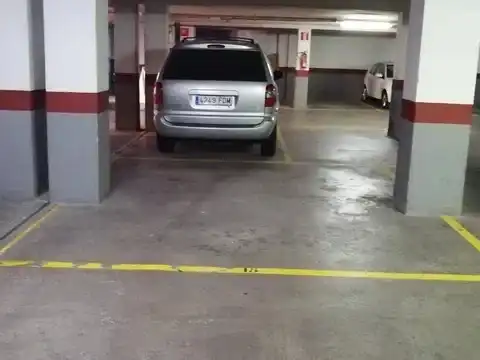 Parkplatz von Garage zur Miete in Valencia