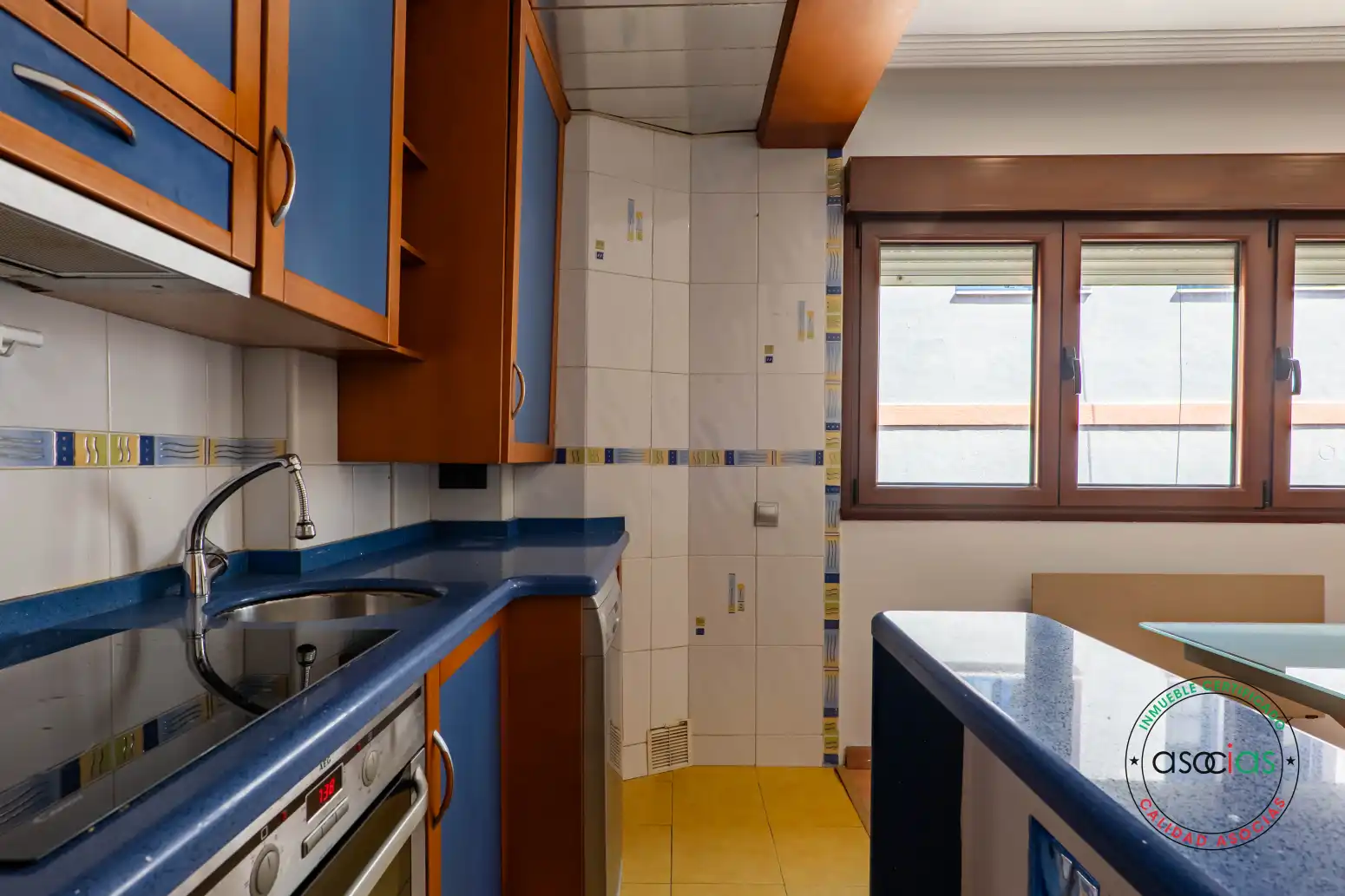 Cocina de Piso en venta en Gijón  con Calefacción y Trastero