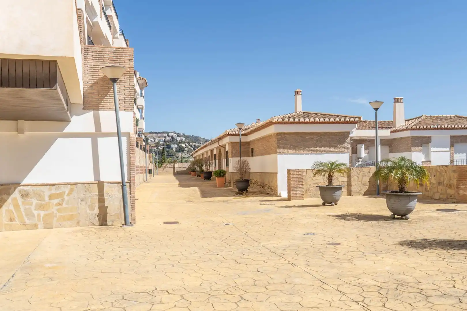 Vista exterior de Apartamento en venta en Almuñécar con Jardín privado, Terraza y Piscina comunitaria