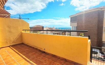 Vista exterior de Casa adosada en venda en Benalmádena amb Aire condicionat, Terrassa i Moblat