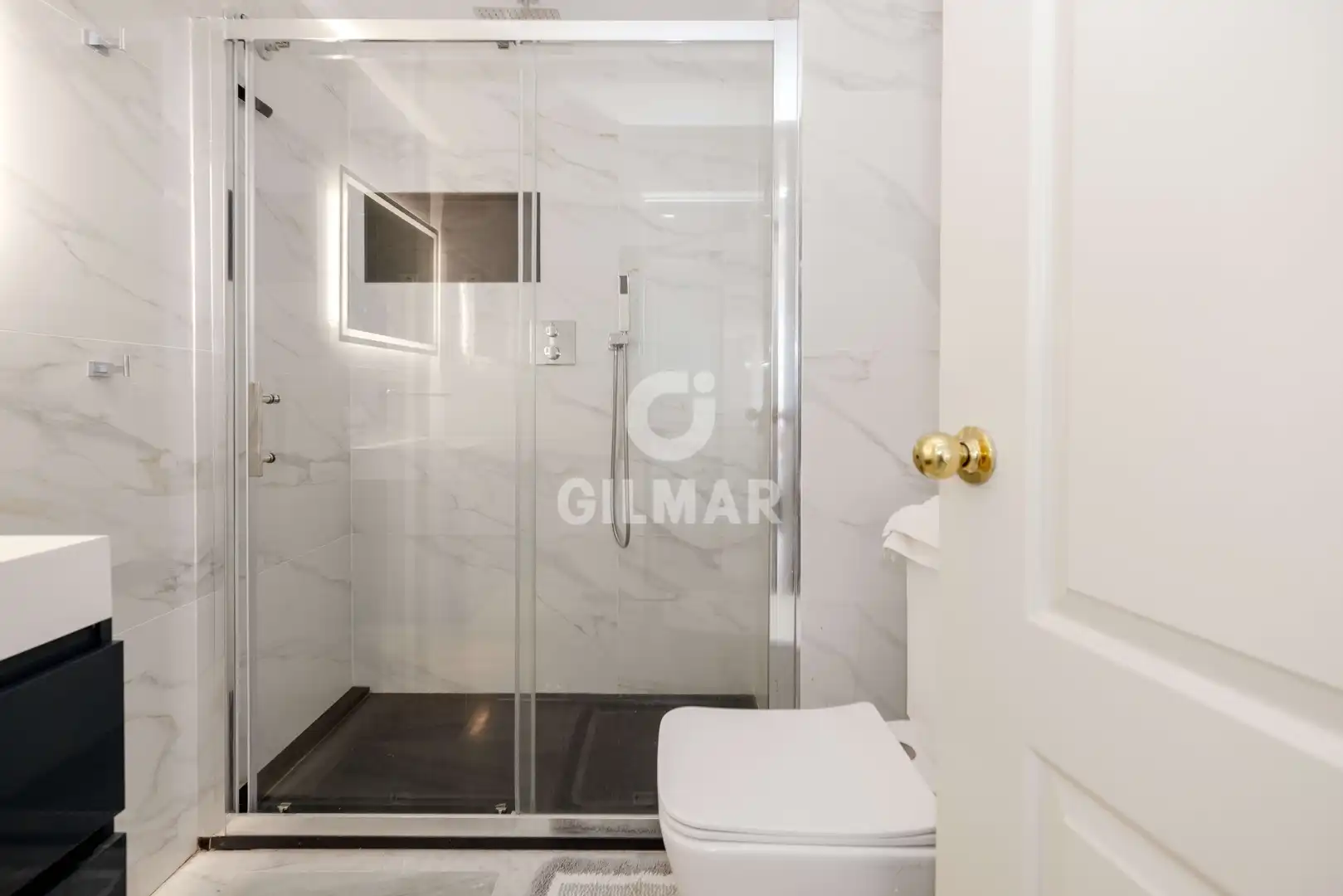 Badezimmer von Wohnung zum Verkauf in Benalmádena mit Heizung, Privatgarten und Abstellraum