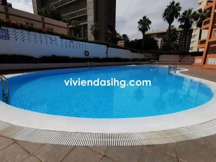 Piscina de Estudi de lloguer en Puerto de la Cruz amb Parquet, Terrassa i Moblat