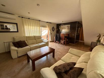 Living room of Single-family semi-detached for sale in Badalona  with Heating, Terrace and Furnished