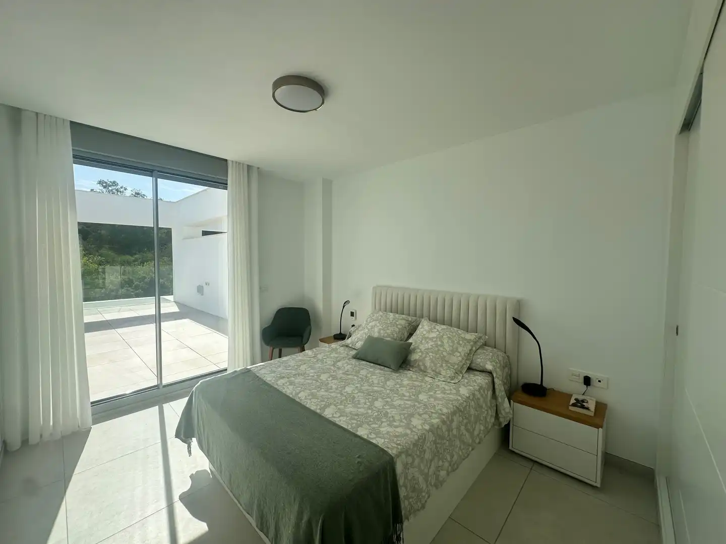Dormitori de Àtic de lloguer en Marbella amb Aire condicionat, Terrassa i Traster