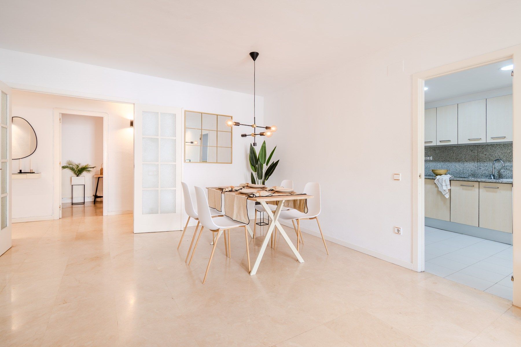 Menjador de Pis en venda en Girona Capital amb Calefacció i Balcó