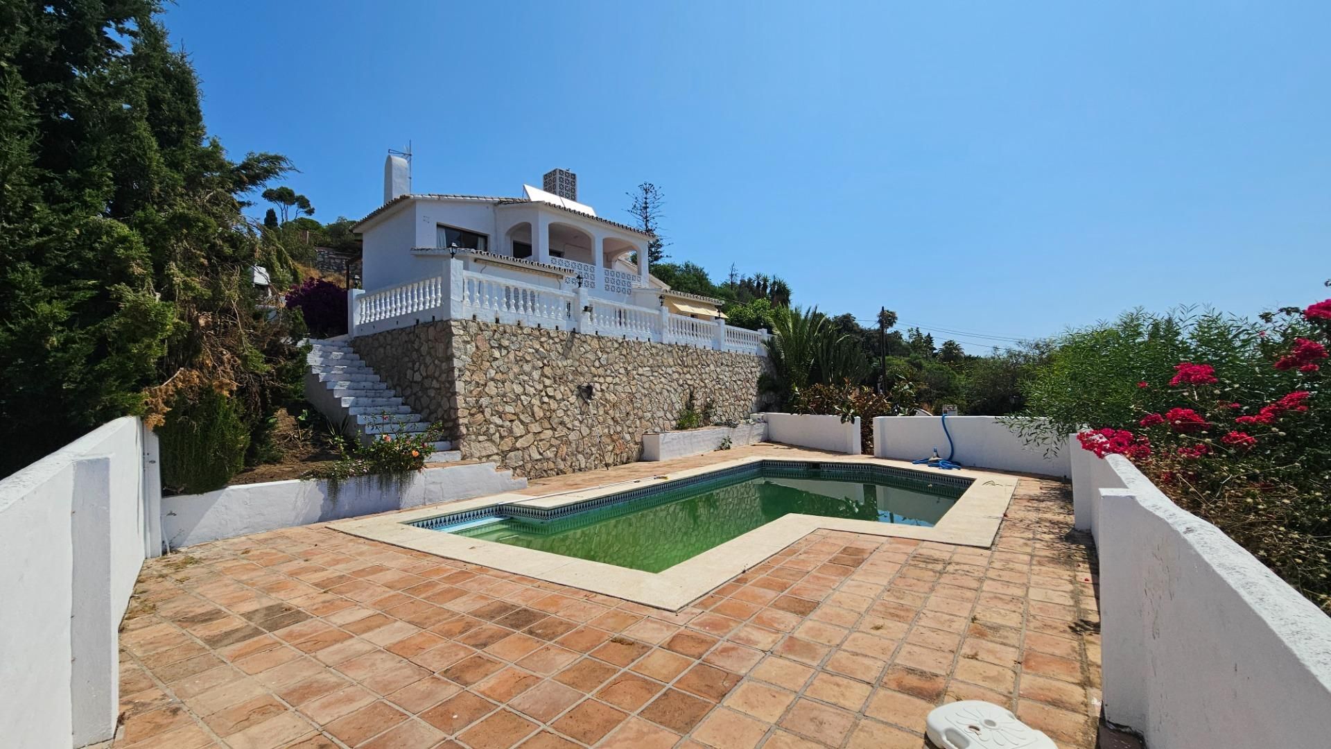 Swimming pool of House or chalet for sale in Benalmádena  with Air Conditioner, Private garden and Terrace
