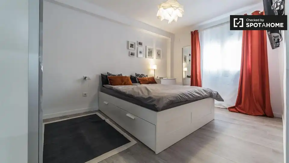 Bedroom of Flat for rent in Valencia  with Air Conditioner, Heating and Furnished