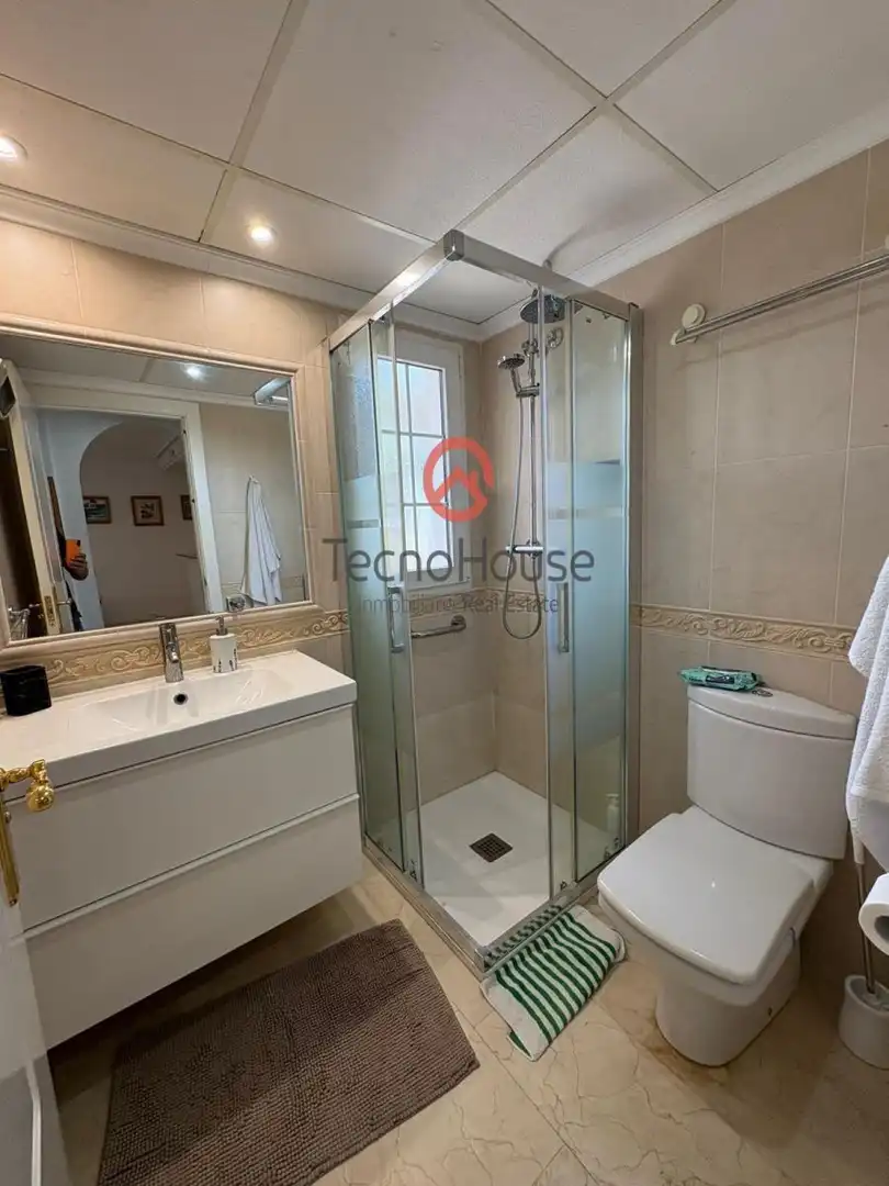 Bany de Apartament en venda en Orihuela amb Aire condicionat, Jardí privat i Terrassa