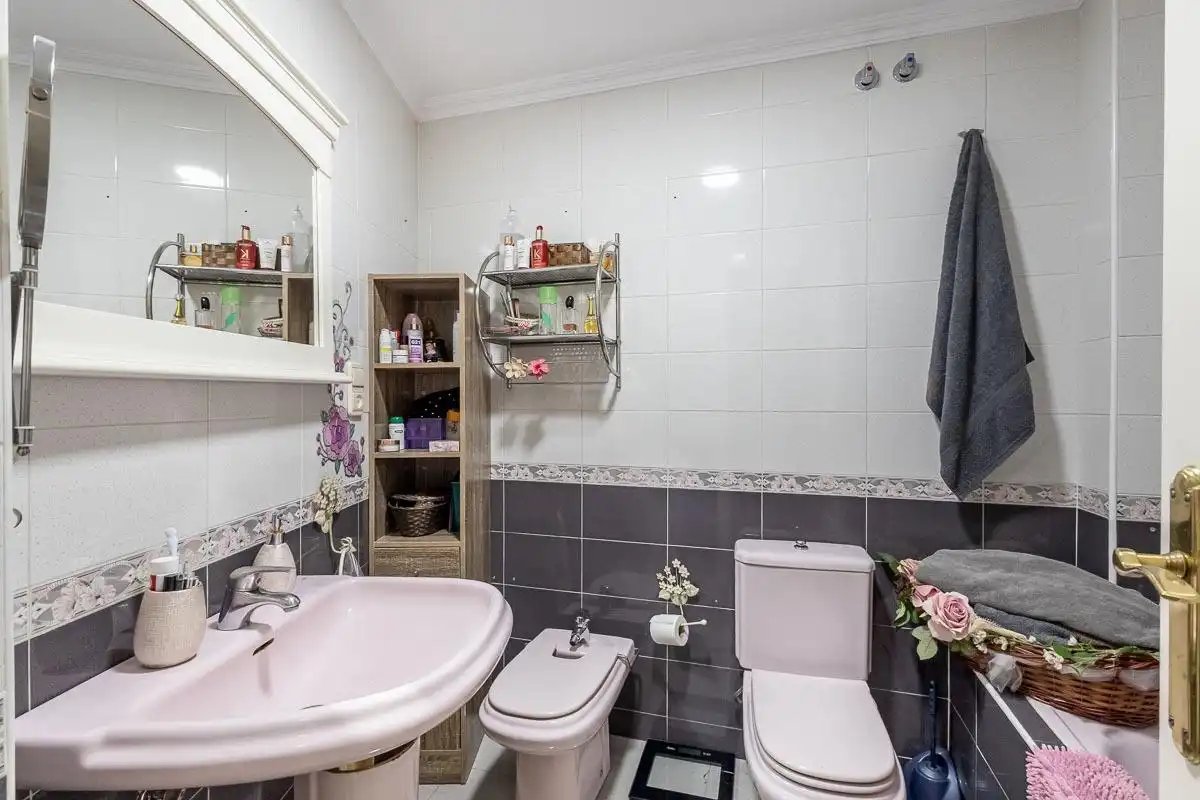 Baño de Piso en venta en Granada con Aire acondicionado y Terraza