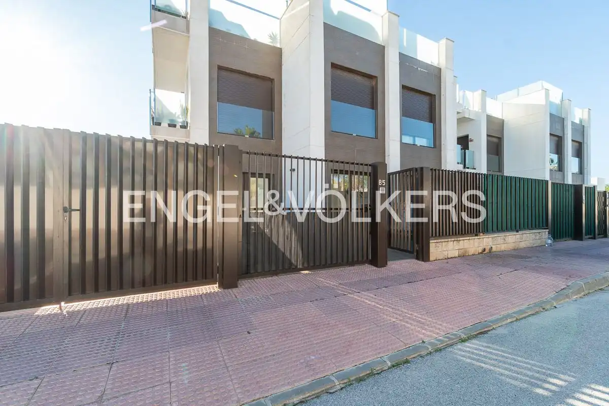 Vista exterior de Apartament en venda en Rojales amb Aire condicionat, Calefacció i Jardí privat