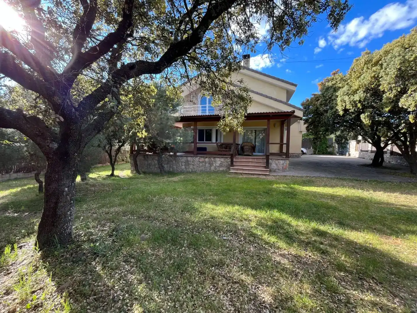 Vista exterior de Casa o xalet en venda en Galapagar amb Aire condicionat, Jardí privat i Traster
