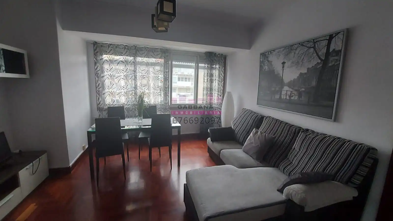 Sala d'estar de Pis de lloguer en Vigo  amb Calefacció, Parquet i Moblat