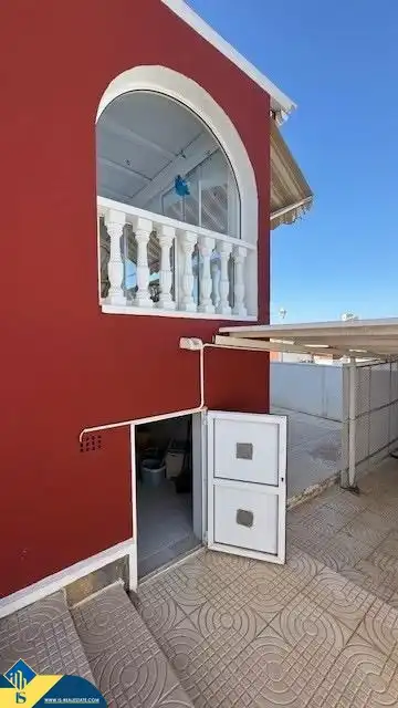 Vista exterior de Casa o xalet en venda en Rojales amb Jardí privat, Terrassa i Moblat