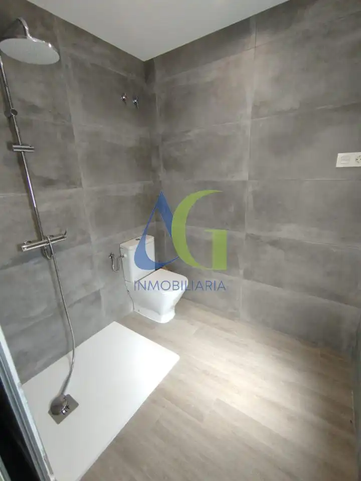 Bathroom of Houses for sale in San Andrés del Rabanedo  with Heating, Private garden and Parquet flooring