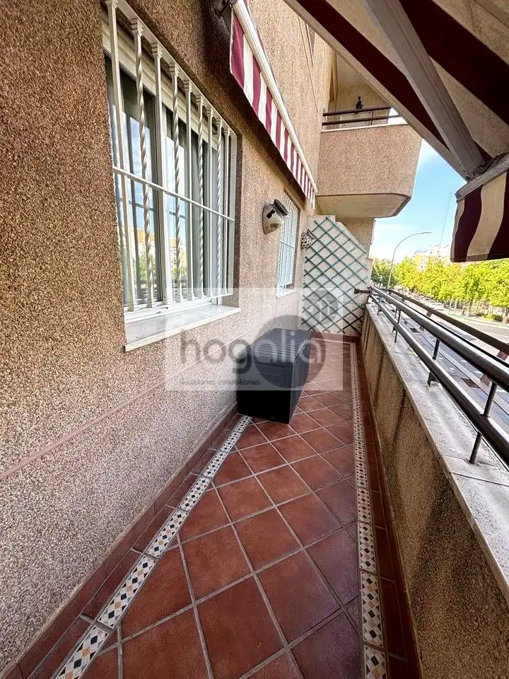 Terrasse von Wohnung zum Verkauf in Sevilla mit Klimaanlage, Terrasse und Gemeinschaftspool