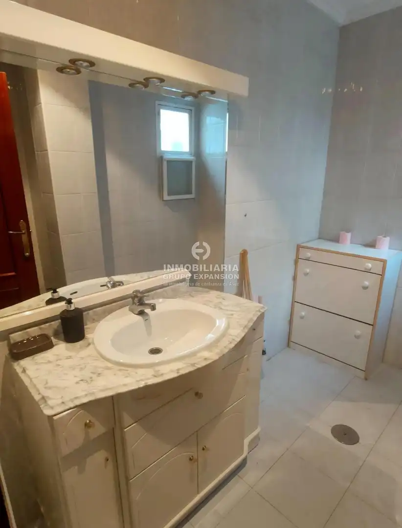 Baño de Piso en venta en Aspe con Terraza, Trastero y Balcón