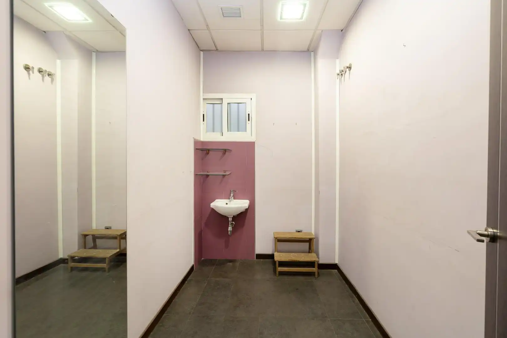 Baño de Local de alquiler en Granada con Aire acondicionado y Calefacción