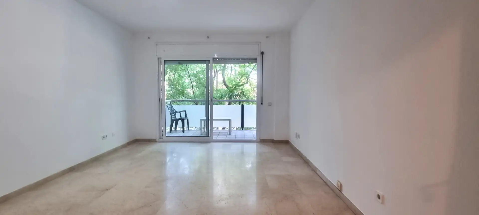 Sala d'estar de Pis en venda en Badalona amb Traster, Forn i Balcó