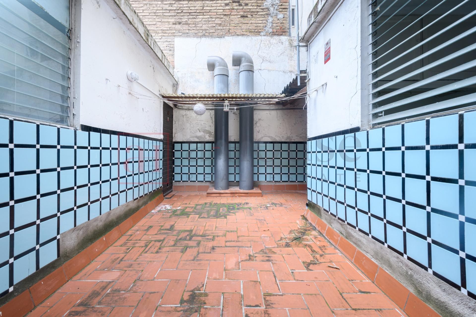 Exterior view of Flat for sale in  Barcelona Capital  with Terrace and Balcony