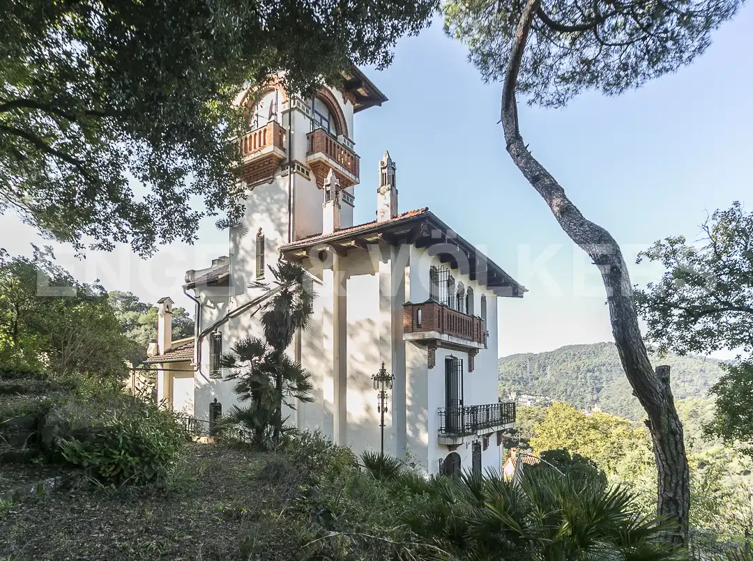 Außenansicht von Haus oder Chalet zum Verkauf in Barcelona mit Heizung, Terrasse und Abstellraum