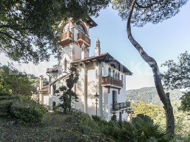Casa amb balcó en venda a Sarrià - Sant Gervasi