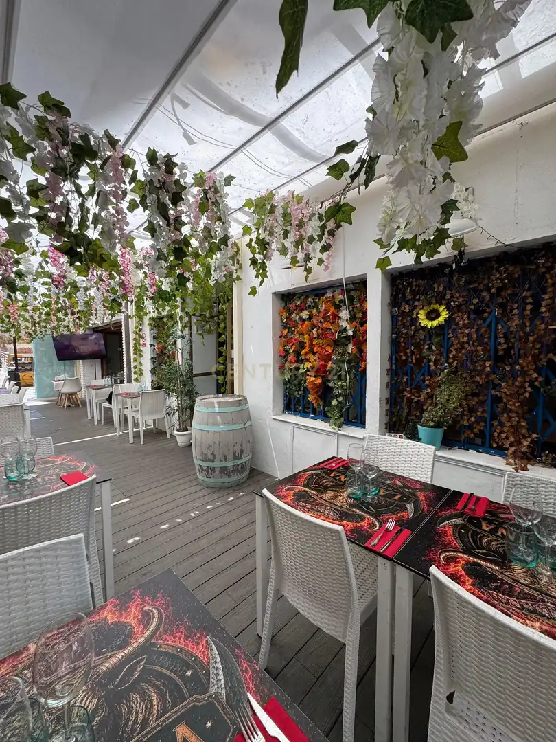 Terraza de Local en traspaso en Fuengirola con Aire acondicionado