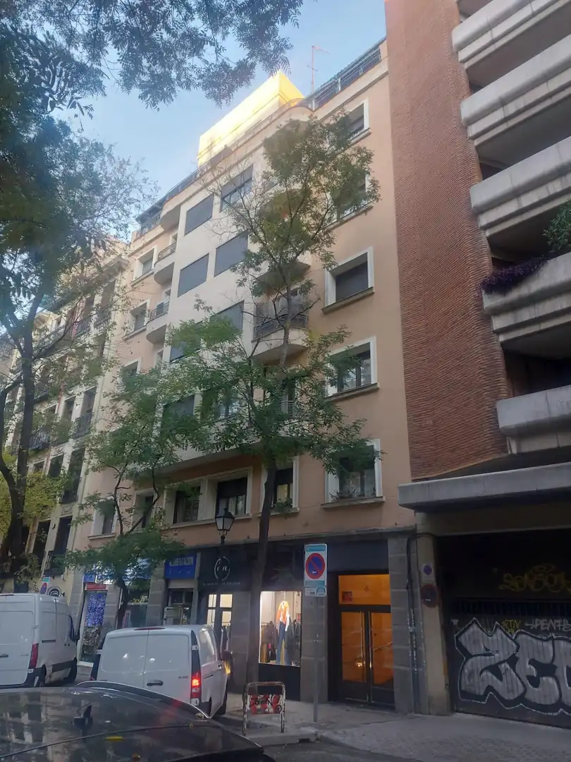 Außenansicht von Wohnung zum Verkauf in Madrid mit Heizung