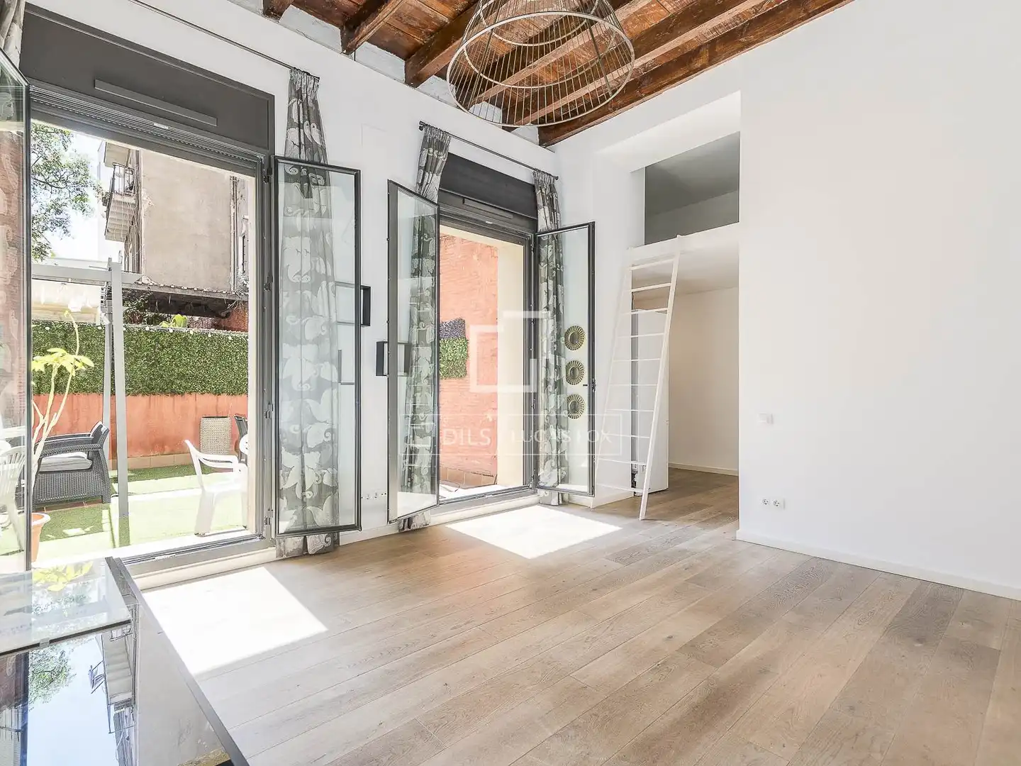 Vista exterior de Piso en venta en Barcelona con Aire acondicionado, Calefacción y Parquet