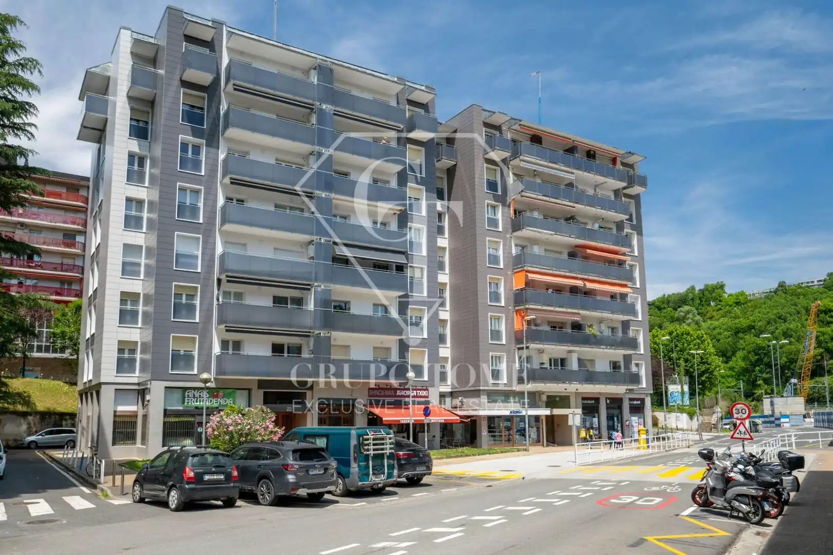 Vista exterior de Pis en venda en Donostia - San Sebastián  amb Calefacció, Terrassa i Balcó