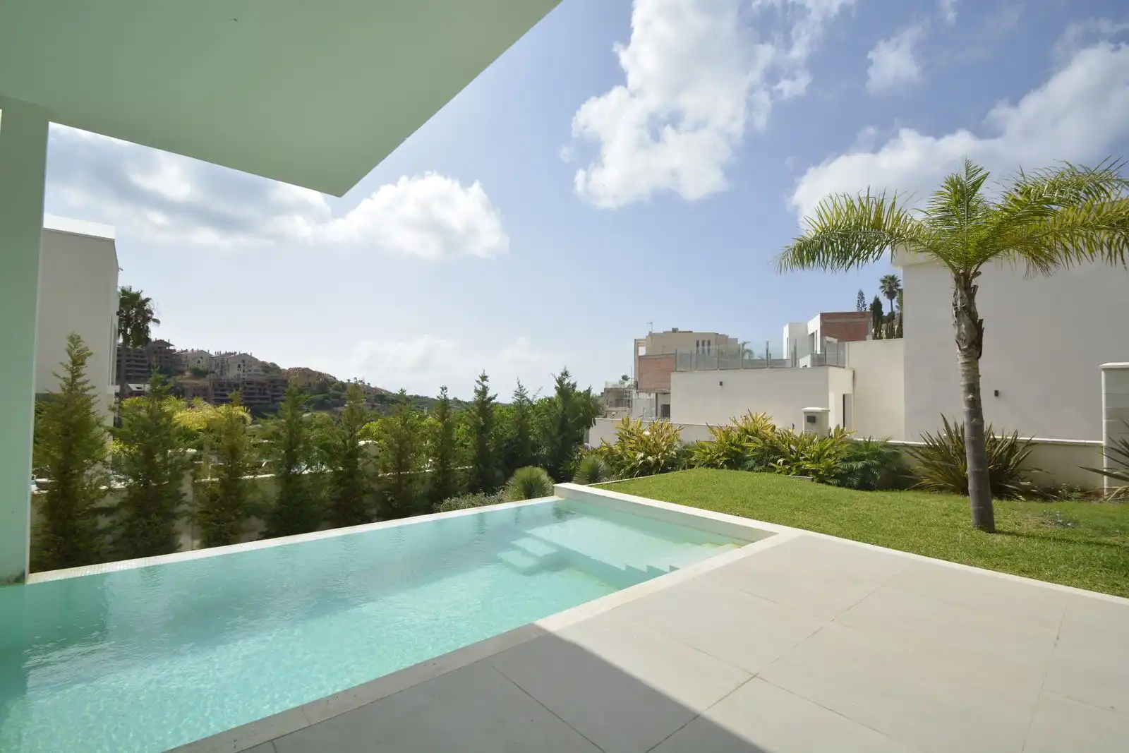 Swimming pool of Houses for sale in Marbella  with Air Conditioner, Private garden and Terrace