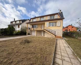 Vista exterior de Casa o xalet de lloguer amb opció a compra en Cacabelos amb Calefacció, Terrassa i Traster