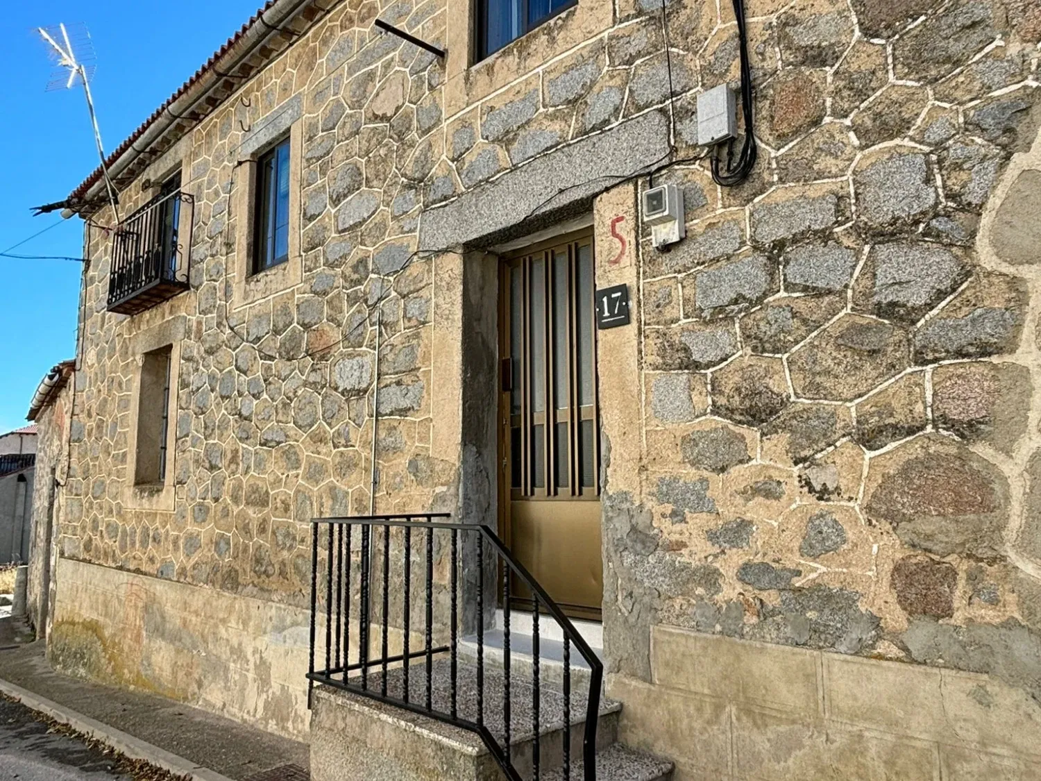 Vista exterior de Finca rústica en venda en Villacastín amb Calefacció, Traster i Piscina
