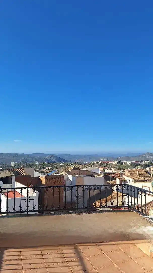 Vista exterior de Casa adosada en venda en Bedmar y Garcíez, Jaén