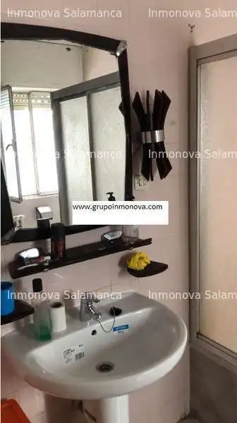 Bathroom of Flat for rent in Salamanca  with Heating, Terrace and Furnished
