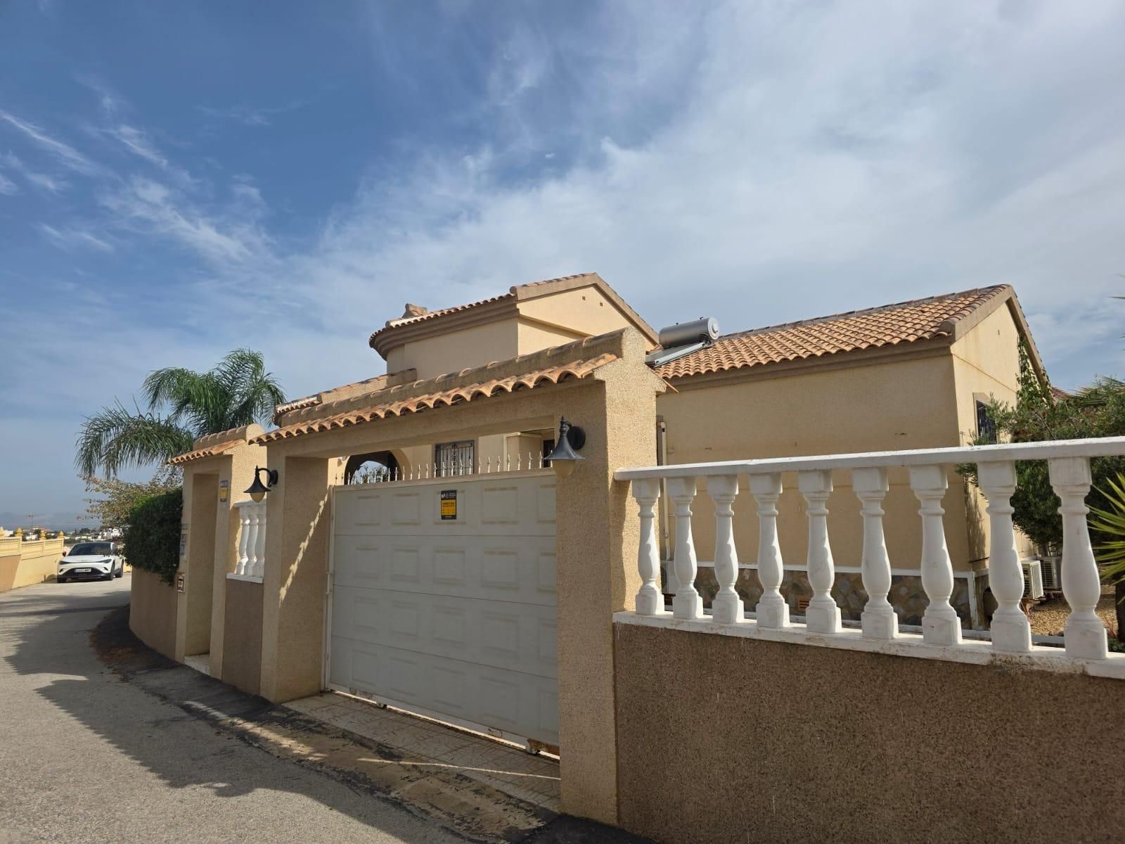 Vista exterior de Casa o xalet en venda en Rojales amb Aire condicionat, Calefacció i Jardí privat