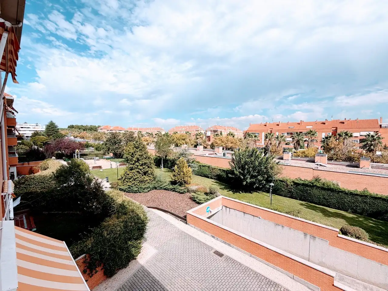 Exterior view of Flat for rent in Boadilla del Monte  with Heating, Parquet flooring and Terrace
