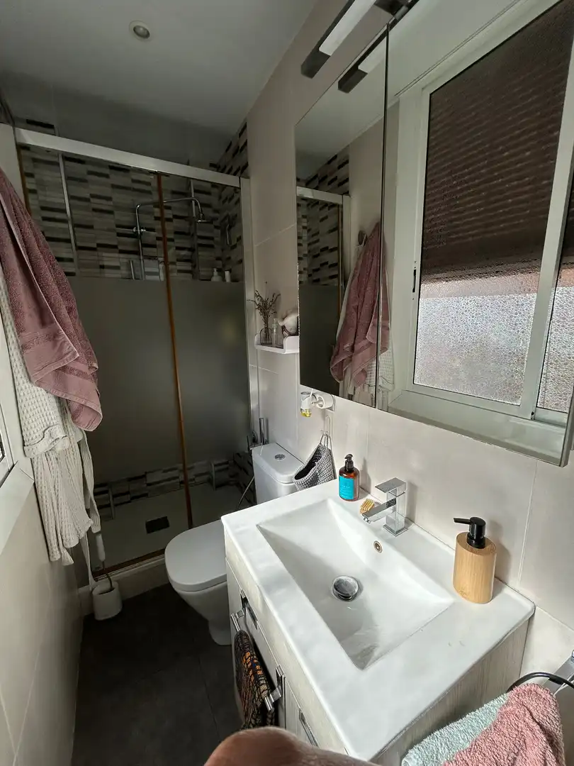 Bathroom of Flat for sale in L'Hospitalet de Llobregat  with Balcony