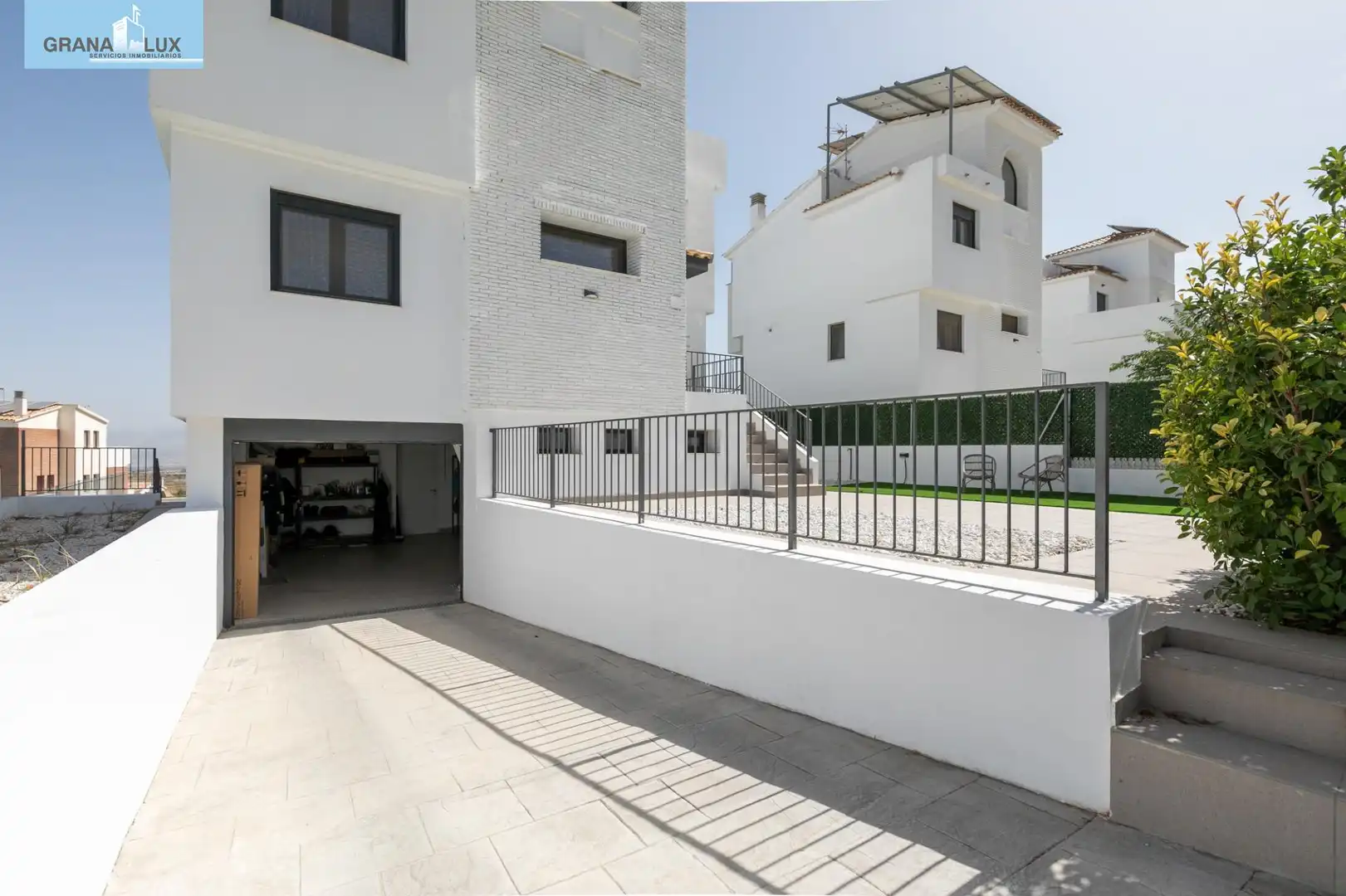 Vista exterior de Casa o xalet en venda en Dílar amb Aire condicionat, Calefacció i Jardí privat