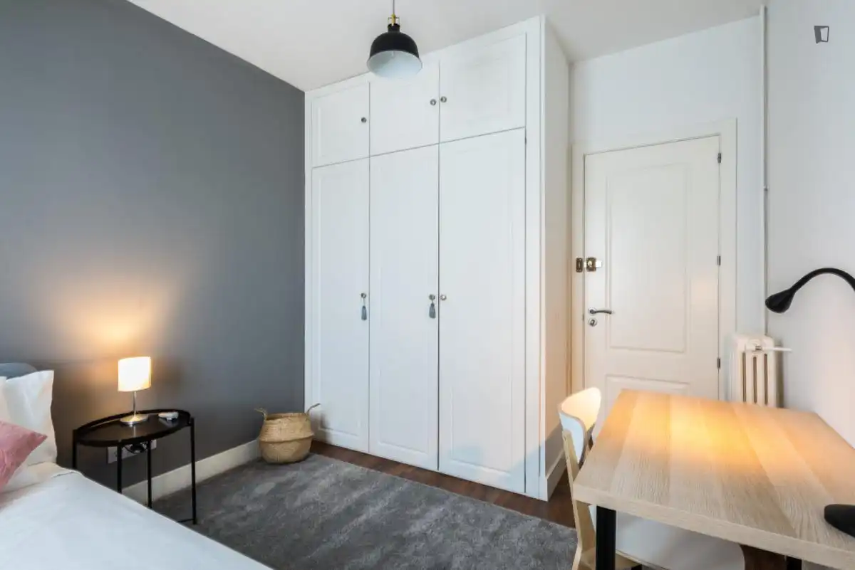 Habitación de Apartamento para compartir en Madrid con Amueblado, Horno y Lavadora
