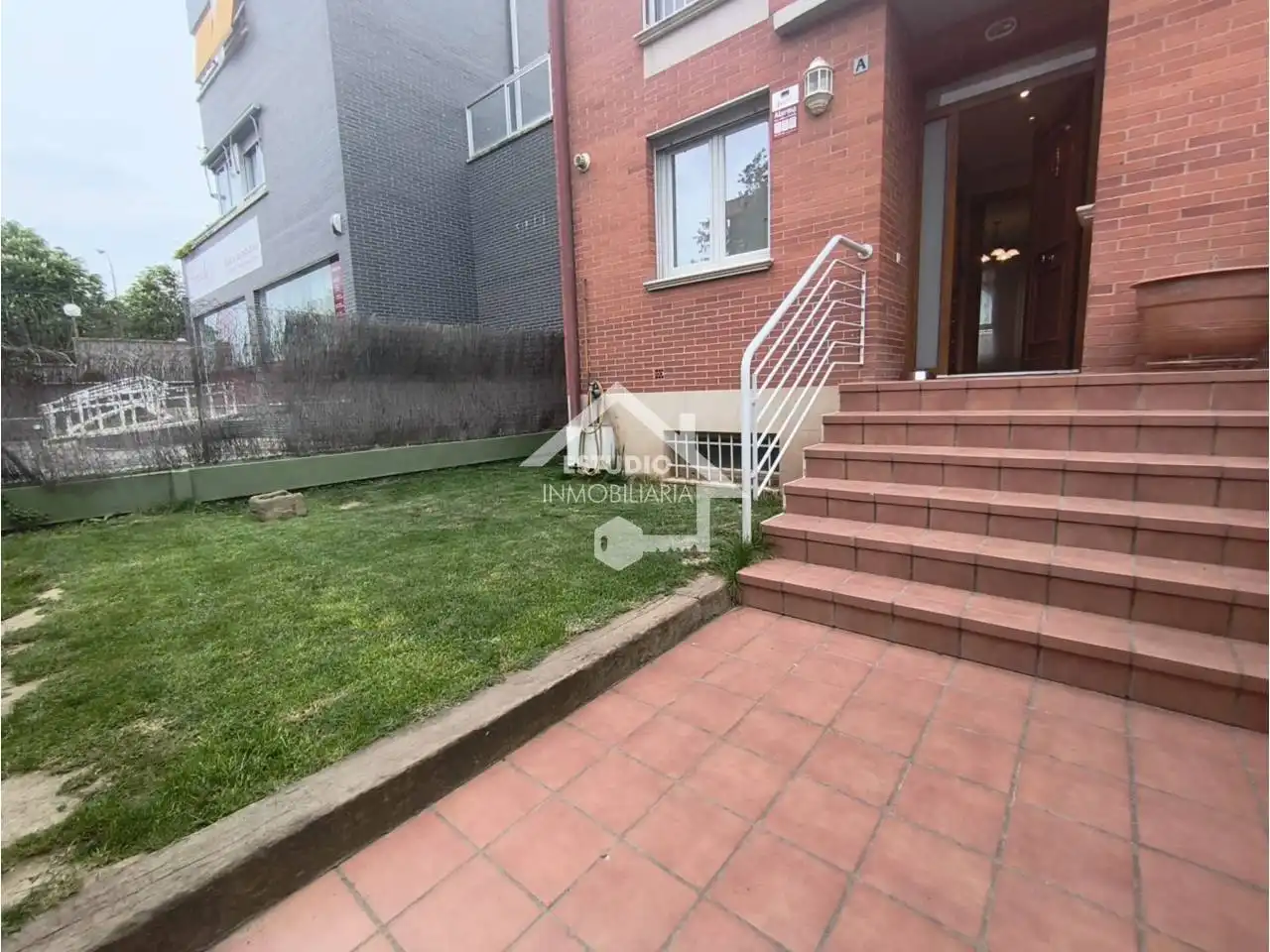 Adossat amb piscina en venda a Avenida Burgos, imagen 2
