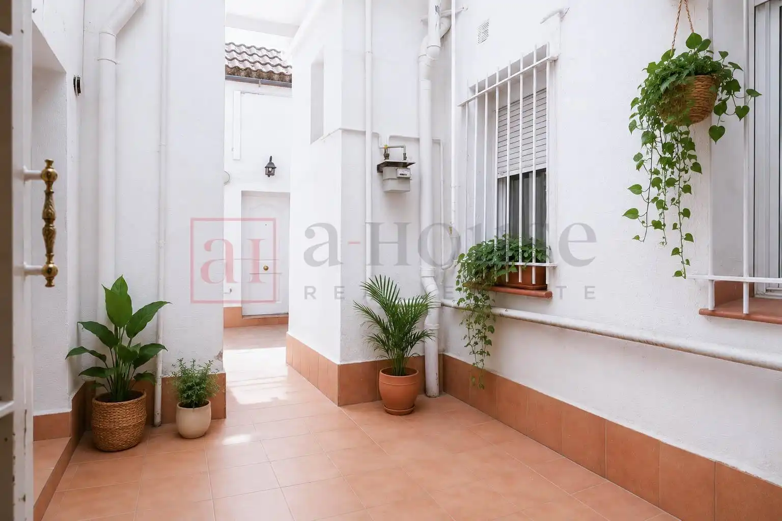 Vista exterior de Planta baja en venta en Madrid con Calefacción