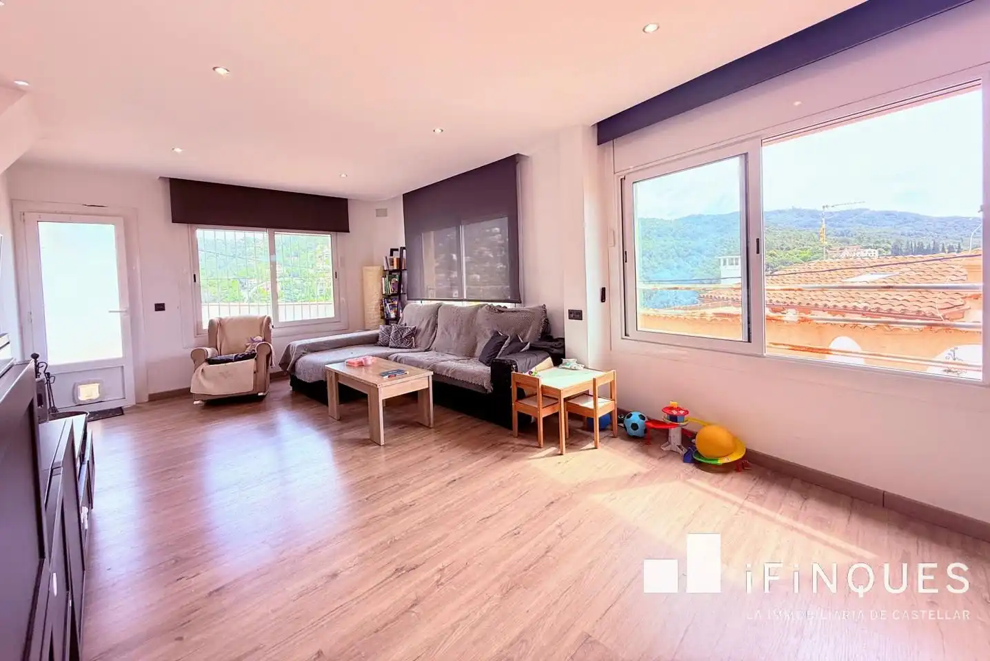 Sala de estar de Finca rústica en venta en Castellar del Vallès con Calefacción, Parquet y Terraza