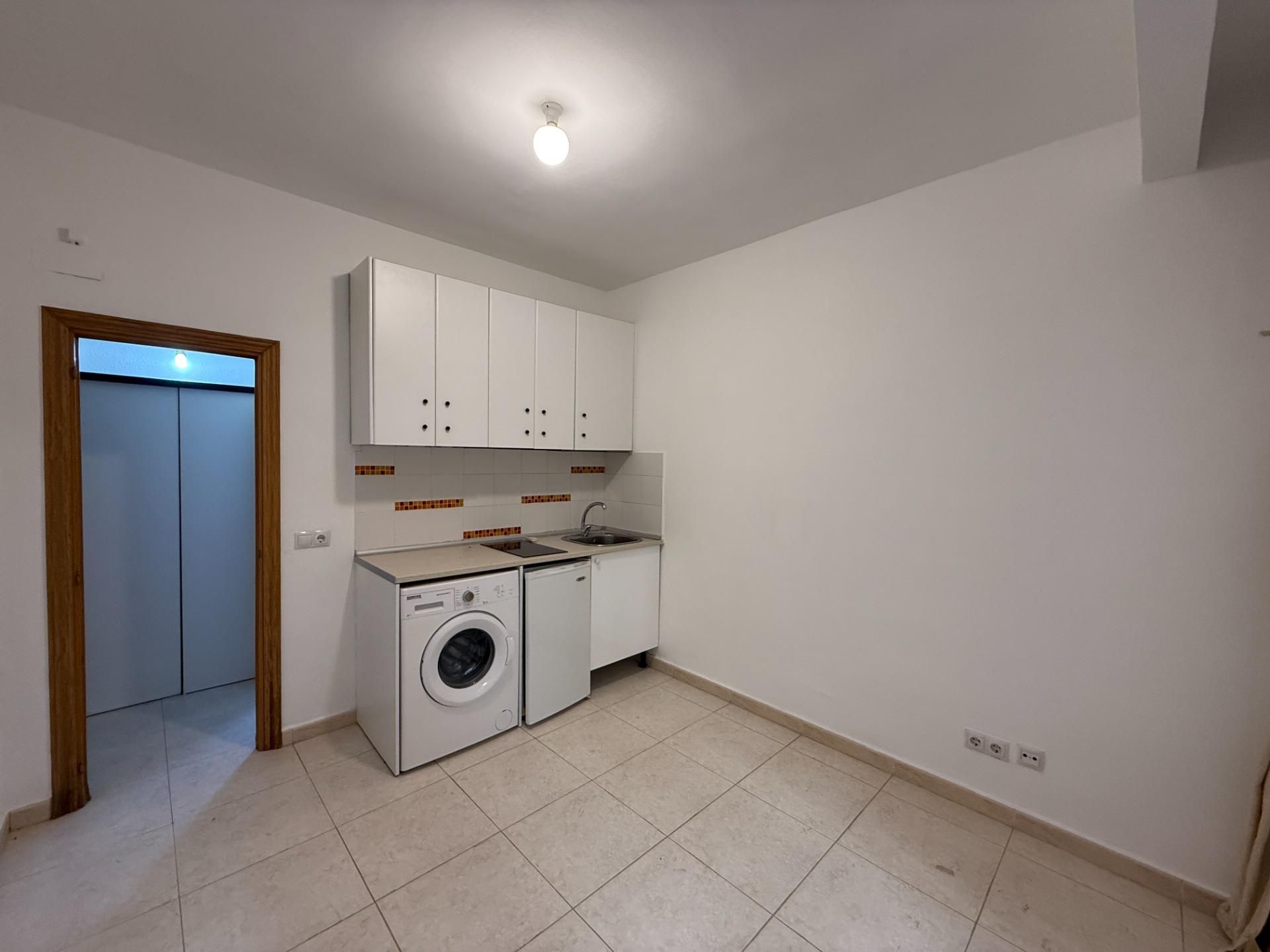 Cocina de Estudio de alquiler en  Madrid Capital con Aire acondicionado y Calefacción